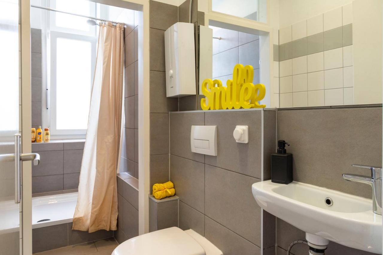 Central +3Br +Big Living Room Next To U-Station Берлин Екстериор снимка